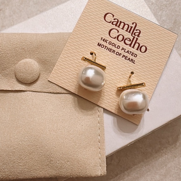 Camilla Coelho 14k gold plated with mother of pearl dangling earrings - Picture 3 of 3